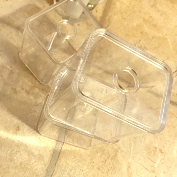 Makeup storage containers for vanity table. - Picture 1 of 3